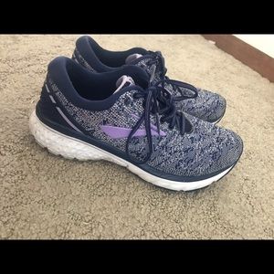 Women’s Brooks shoes!